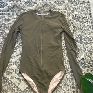Mott50 Swim Shirt. Size small. Olive green